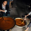 [Photo] Độc đáo phương pháp làm đường phên thủ công ở Lai Châu