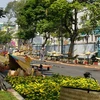 Thành phố Hồ Chí Minh ráo riết thi công đường hoa Tết