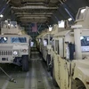 Tổng thống Ukraine tiếp nhận 10 xe bọc thép Humvee của Mỹ
