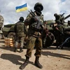 Quân đội Ukraine triển khai tại miền Đông. (Nguồn: AP)