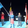 Bộ trưởng Thể thao và Thanh niên Malaysia Khairy Jamaluddin nhận cờ SEA Games 2017. (Nguồn: nst.com.my)