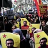 Người Kurd xuống đường tuần hành chống IS tại Istanbul (Thổ Nhĩ Kỳ). (Nguồn: AFP/TTXVN)