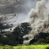 Núi lửa phun những cột khói và tro bụi. (Nguồn: AFP/TTXVN)