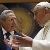 Giáo hoàng Francis I (phải) và Chủ tịch Raul Castro tại cuộc gặp ở Vatican. (Nguồn: AFP/TTXVN)