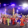 Lễ hội đường phố đa sắc màu tại Festival Biển 2015. (Ảnh: Nhật Anh/TTXVN)