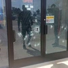 Những vết đạn tại hiện trường vụ xả súng. (Nguồn: foxct.com)