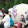 Những người hâm mộ vây kín khách sạn nơi Bae Yong Joon tổ chức đám cưới. (Nguồn: koreajoongangdaily.com)