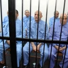 Các quan chức dưới thời cựu Tổng thống Muammar Gaddafi trước khi bị đưa ra xét xử tại Tripoli. (Nguồn: THX/TTXVN)