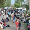 Người di cư từ các quốc gia Trung Đông tràn khu vực biên giới Croatia- Serbia gần thị trấn Tovarnik, miền đông Croatia. (Nguồn: AFP/TTXVN)