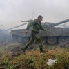 Xe bọc thép của lực lượng ly khai tại cuộc thao diễn quân sự ở thị trấn Torez thuộc khu vực Donetsk. (Nguồn: AFP/TTXVN) 