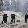 Lực lượng an ninh Israel được triển khai đối phó với người biểu tình bạo động tại Issawiya, khu vực lân cận đông Jerusalem ngày 4/10. (Nguồn: Reuters/TTXVN)