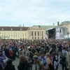 Cuộc biểu tình 'Tiếng nói cho người tị nạn' tại Quảng trường Heldenplatz Wien đã thu hút khoảng 150.000 dân Áo. (Ảnh: Nguyễn Thị Bích Yến/Vietnam+)