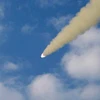 Tên lửa chiến thuật được phóng lên từ một địa điểm bí mật ở Triều Tiên. (Nguồn: AFP/TTXVN)