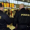 Sau các vụ khủng bố ở Paris, an ninh tại các sân bay ở Séc được siết chặt (nguồn ảnh: zpravy.idnes.cz)