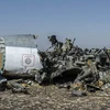 Mảnh vỡ máy bay A321 tại hiện trường ở Wadi al-Zolomat, bán đảo Sinai, Ai Cập. (Nguồn: AFP/TTXVN)