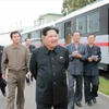 Nhà lãnh đạo Triều Tiên Kim Jong-un (giữa). (Nguồn: Yonhap/TTXVN)