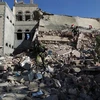 Nhà cửa bị phá hủy sau một cuộc không kích ở Sanaa, Yemen. (Nguồn: AFP/TTXVN)