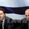 Bộ trưởng Tài chính Hy Lạp Yanis Varoufakis (phải) và Chủ tịch Nhóm Eurozone Jeroen Dijsselbloem trong cuộc gặp tại Athens ngày 30/1. (Nguồn: AFP/TTXVN)