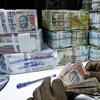 Ấn Độ phát hành tiền giấy loại 1 rupee sau hơn 20 năm