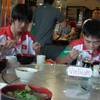Tranh cãi nảy lửa về chế độ dinh dưỡng của U19 Việt Nam
