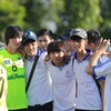 [Photo] Người hâm mộ “quây” kín xe của U19, thờ ơ với U21 Việt Nam
