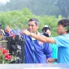 [Photo] Ông Miura và tuyển Việt Nam thăm đài Bắc Sơn, viếng Đại tướng