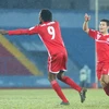 [Photo] Song sát Jamaica qua mặt trung vệ U19 Việt Nam ở Hải Phòng