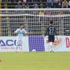 [Video] Hoàng Anh Gia Lai có bàn danh dự nhờ thủ môn Long An vồ ếch