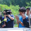 [Photo] HLV Miura cùng hai đội tuyển đến viếng Đại tướng 