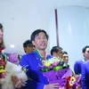 Huấn luyện viên Phùng Lê Quang và tuyển đấu kiếm Việt Nam vượt chỉ tiêu 1 huy chương vàng (tổng là 8 huy chương vàng) ở SEA Games 28. (Ảnh: Minh Chiến/Vietnam+)