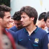 Silva tỏ ra mệt mỏi vì không gian khá ngột ngạt, trong khi đồng đội của anh là Marcos Lopes (trái) vẫn nở nụ cười rạng rỡ. (Ảnh: Hiếu Lương/Vietnam+)