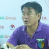 Ông Hùng tỏ ra thận trọng trong 4 vòng cuối V-League 2015. (Ảnh: Minh Chiến/Vietnam+)