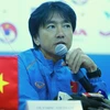 Ông Miura khen ngợi Phi Sơn vì bàn thắng quyết định cho tuyển Việt Nam. (Ảnh: Minh Chiến/Vietnam+)