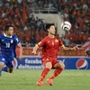 Duy Mạnh đá chính trong trận thua của tuyển Việt Nam trước Thái Lan tại Mỹ Đình hồi tháng Mười. (Ảnh: Four Four Two)