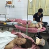 Hai trong số 4 bệnh nhân đang được cấp cứu ở Xanh Pôn. (Ảnh: PV/Vietnam+)