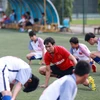 Huy Hoàng (áo đỏ) từng là trung vệ khét tiếng của bóng đá Việt Nam với vô số vinh quang trong quá khứ. (Ảnh: Hải Đăng/Vietnam+)