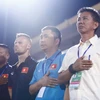 Huấn luyện viên Hoàng Anh Tuấn (ngoài cùng bên phải) tự hào vì thành tích lịch sử của U19 Việt Nam. (Ảnh: Minh Chiến/Vietnam+)