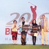 6,5 tỷ đồng tiền thưởng đã được trao tại giải golf BRG Hà Nội 2016. (Ảnh: Ban tổ chức cung cấp)