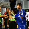 Cầu thủ Quảng Nam phản ứng dữ dội sau bàn thua trên sân Gia Lai do sai lầm của trọng tài. (Ảnh: Zing)