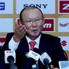Tân huấn luyện viên trưởng tuyển Việt Nam Park Hang-seo tỏ ra là một chiến lược gia đầy kinh nghiệm, giàu bản lĩnh và rất có tham vọng trong cuộc trao đổi chính thức đầu tiên với báo giới sáng 11/10.