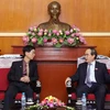 Chủ tịch MTTQ Việt Nam Nguyễn Thiện Nhân tiếp Ngài Ang Hak Seng. (Ảnh: Nguyễn Dân/TTXVN)