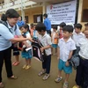 Trao nhiều suất quà tặng hộ nghèo, trẻ em tại Quảng Ngãi
