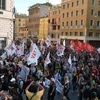 Biểu tình phản đối cắt giảm phục lợi xã hội tại Italy. (Nguồn: AFP/TTXVN)