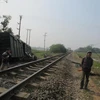 Thông tuyến đường sắt sau vụ tàu hỏa đâm ôtô ở Vĩnh Phúc