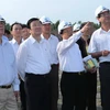Chủ tịch nước Trương Tấn Sang đến thăm, kiểm tra tiến độ thi công công trình Khu lưu niệm cố giáo sư, viện sỹ Trần Đại Nghĩa. (Ảnh: Nguyễn Khang/TTXVN)