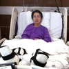 Nhà báo Lưu Tiến Đồ đang hồi phục trong bệnh viện. (Nguồn SCMP) 