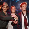 Johnny Depp, Josh Hutcherson and Sam Claflin tại lễ trao giải. (Nguồn: Getty Images)