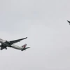Máy bay Qatar Airways hạ cánh khẩn cấp vì đe dọa đánh bom