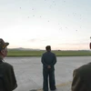 Nhà lãnh đạo Triều Tiên Kim Jong Un thị sát diễn tập nhảy dù