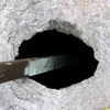 Xuất hiện hố “tử thần” sâu hơn 5m trên đường liên xã tại Cao Bằng